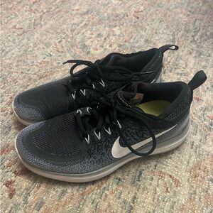 Nike Black and White Free Running Distance 2 Sneakers Size 8